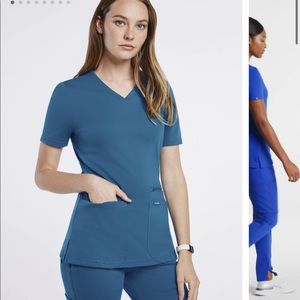 Jaanuu Women's 4-Pocket V-Neck Top